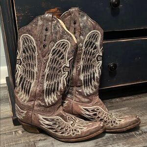 Corral Embroidered Wing Heeled Boots